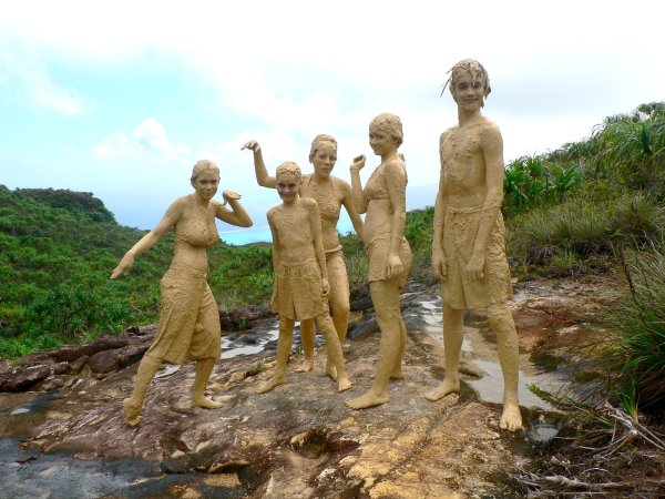 93- Statues d'argile 